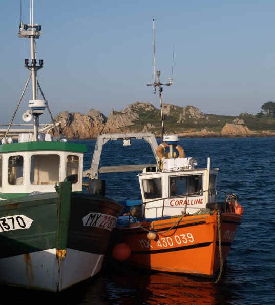 Chalutiers dans le port du Diben